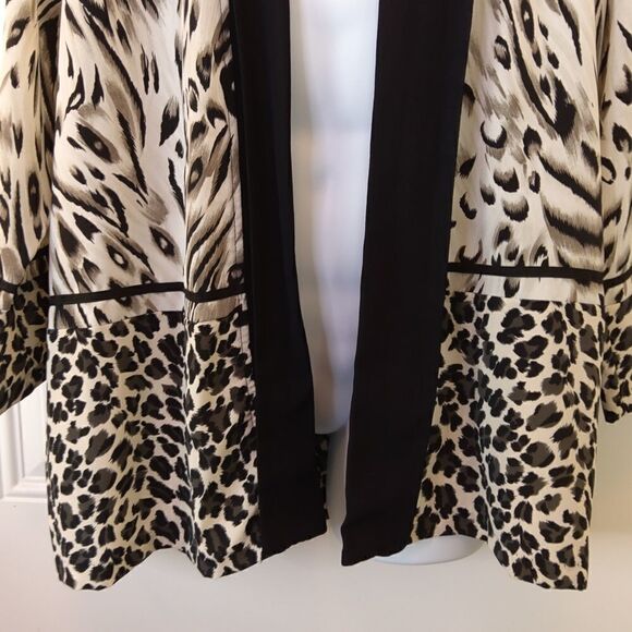 Caribe vintage black and charcoal gray animal print kimono with shoulder pads - Picture 3 of 10
